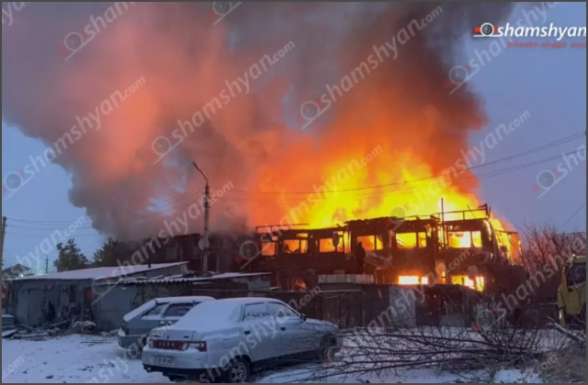 Խոշոր հրդեհ՝ Ստեփանավանում. կրակն ու ծուխը տեսանելի է 1 կմ-ից․ կա անհետ կորած